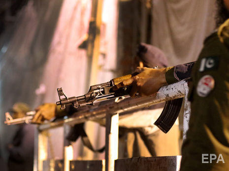 ﻿У Пакистані невідомі вивели з автобуса і розстріляли 14 пасажирів