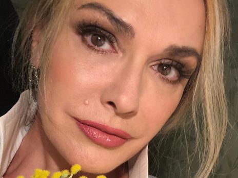 52-летняя Сумская обнародовала архивные снимки в корсетах