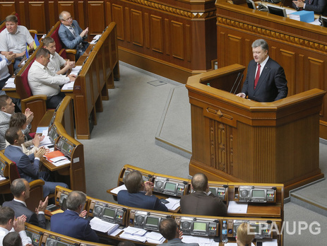 Порошенко: Изменения в Конституцию не расширяют президентские полномочия