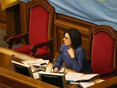 Рада отказалась предоставить госслужащим право носить оружие в зоне АТО