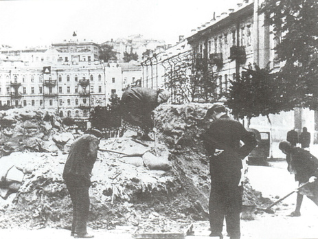 Киевлянка Хорошунова в дневнике 1941 года: Народ с нетерпением ждет помощи от Англии и Америки, надеемся, что к первому августа должен быть перелом в войне