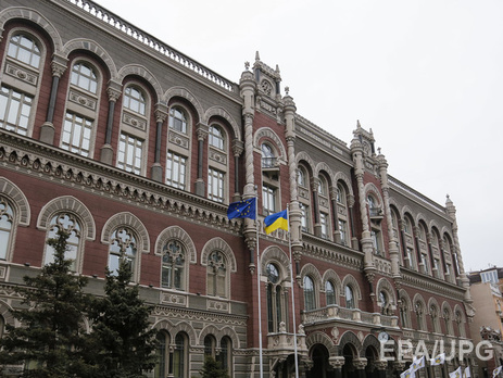 Нацбанк укрепил официальный курс гривны к доллару и евро