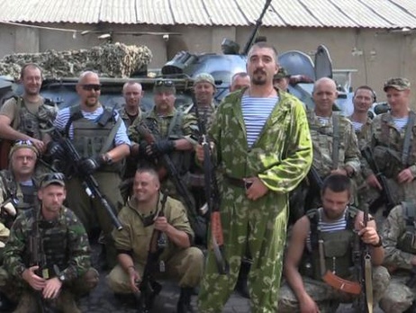 Десантники 95-й отдельной аэромобильной бригады: Мы все тут дембеля, но остаемся на войне по приказу президента. Видео