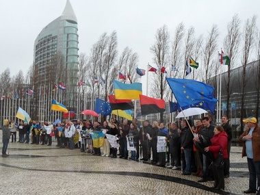 Украинцы Португалии провели акцию "Европа, не молчи!"