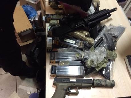В Киевской области СБУ задержала двух торговцев оружием