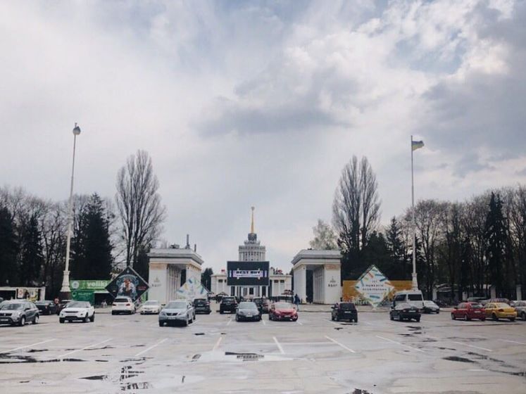 Национальный комплекс "Экспоцентр Украины" выиграл у застройщика суды за площадь перед входом на ВДНХ