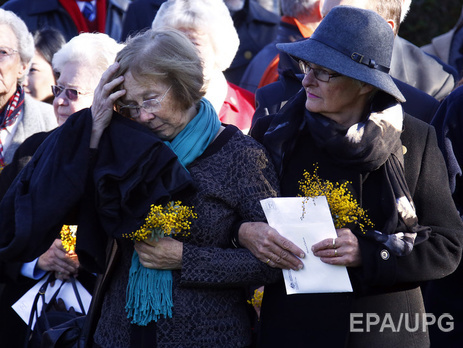 В мире прошли траурные церемонии памяти жертв катастрофы MH17. Фоторепортаж