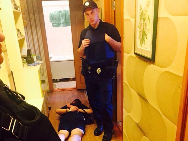 Патрульные полицейские задержали в Киеве двух квартирных воров