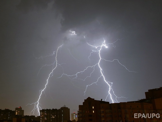 На севере и в центре Украины объявили штормовое предупреждение