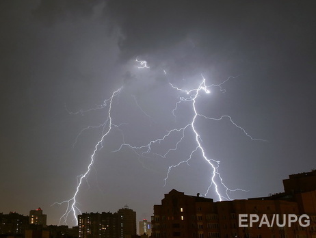 На севере и в центре Украины объявили штормовое предупреждение