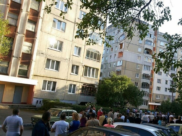 МВД: Во Львове правоохранители взяли штурмом квартиру, где в заложниках удерживали 22-летнюю иностранку