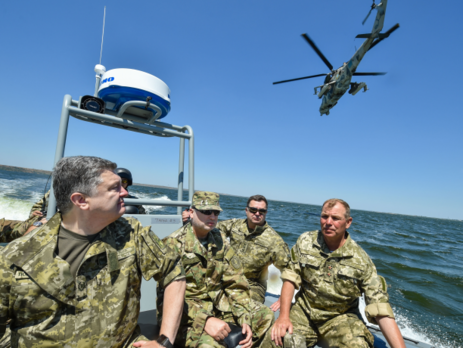Порошенко: С начала АТО погибли четыре морских пехотинца и 19 получили ранения