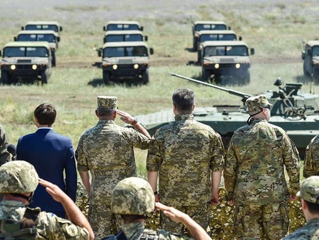 Порошенко: Морская пехота усилит оборону Мариуполя