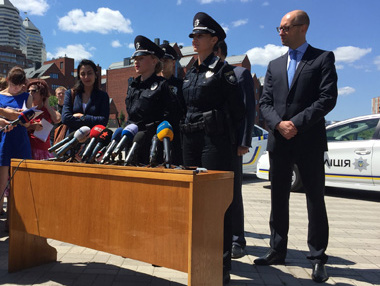 Яценюк и Аваков объявили набор в новую патрульную службу Днепропетровска