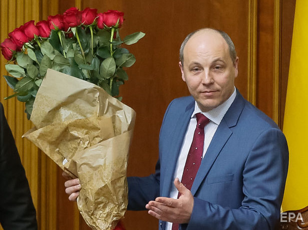 Парубий поздравил Зеленского с победой во втором туре президентских выборов в Украине