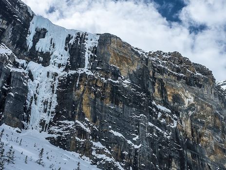 ﻿У Канаді троє відомих альпіністів загинули після сходження лавини