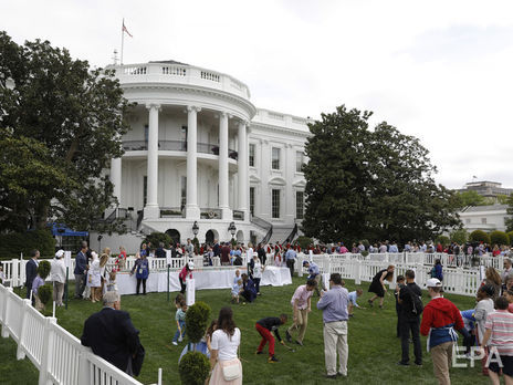 Возле Белого дома прошло традиционное пасхальное катание яиц. Фоторепортаж