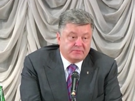 Порошенко: Первой задачей нового главы Луганской области станет искоренение коррупции при выдаче пропусков