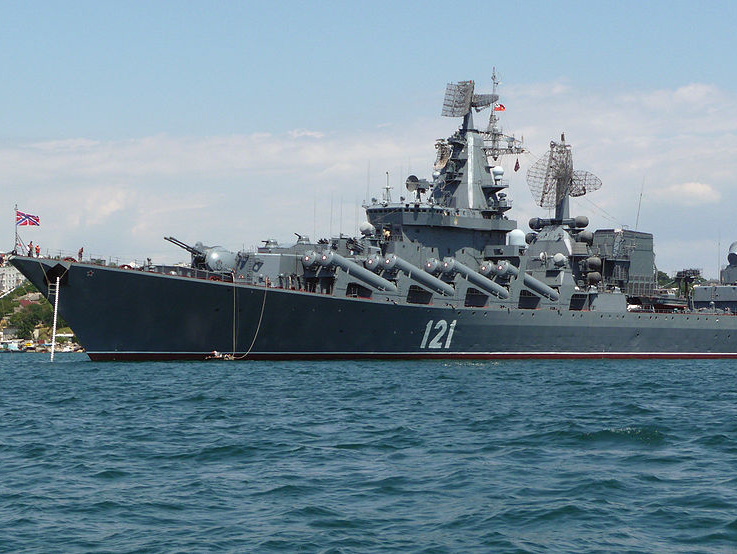 СМИ: Два российских моряка спрыгнули с борта крейсера "Москва" и погибли