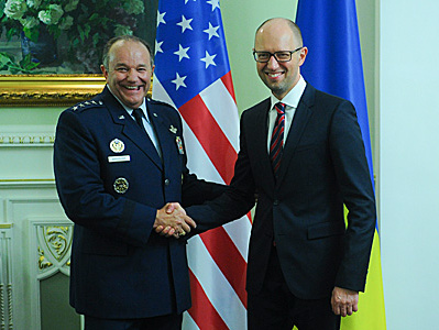 Главком сил НАТО в Европе посетит полигон в Украине