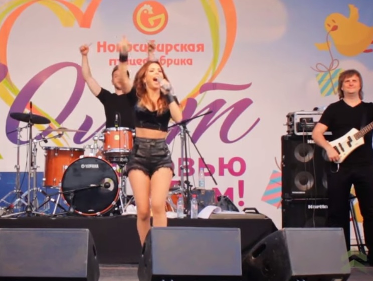 Ани Лорак выступила на юбилее птицефабрики в Новосибирске. Видео