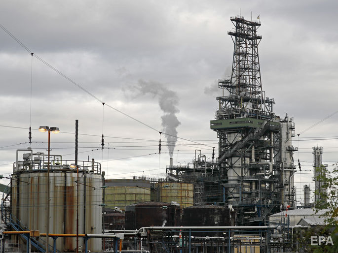 ﻿До європейських нафтопереробних заводів дійшла неякісна російська нафта – ЗМІ