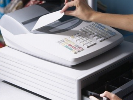 Порошенко подписал закон, позволяющий не применять кассовые аппараты мелким предпринимателям