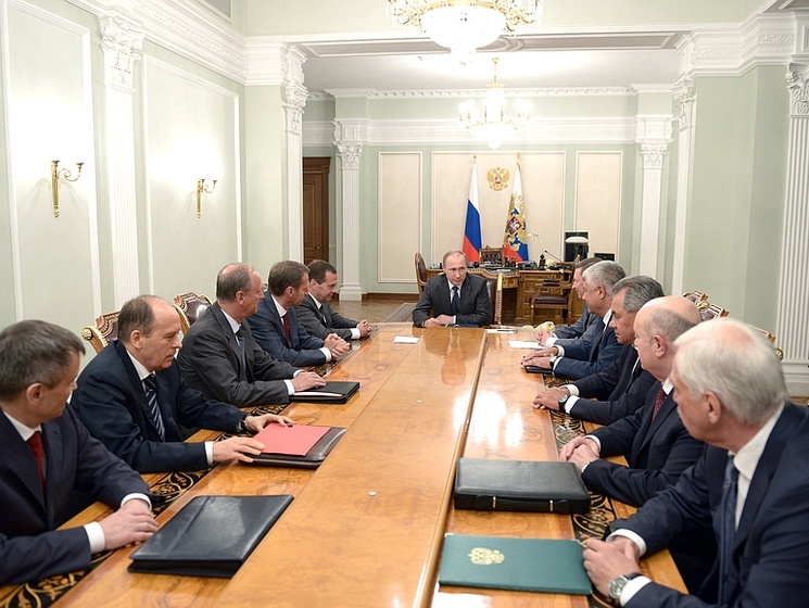 Президент Путин провел совещание с постоянными членами СБ РФ