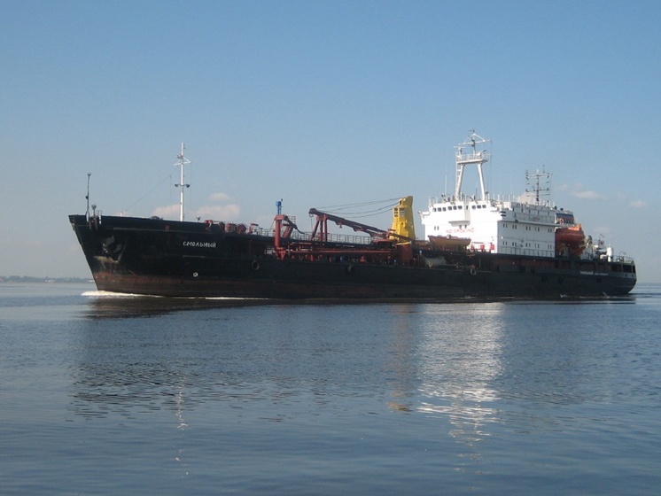 СМИ: Российские пограничники задержали в Черном море украинский танкер, занимавшийся нелегальной торговлей топливом