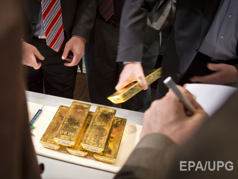 За две недели золотовалютные резервы РФ после небольшого роста упали на $1,7 млрд