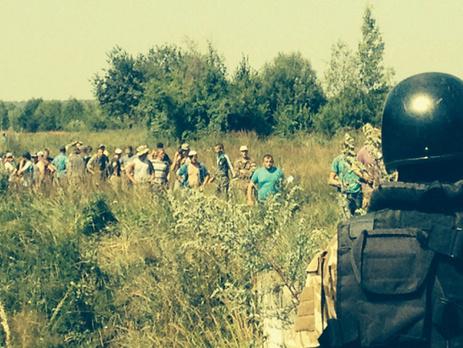 МВД: В Ровенской области милиционеры стреляли резиновыми пулями по агрессивной толпе старателей. Фоторепортаж