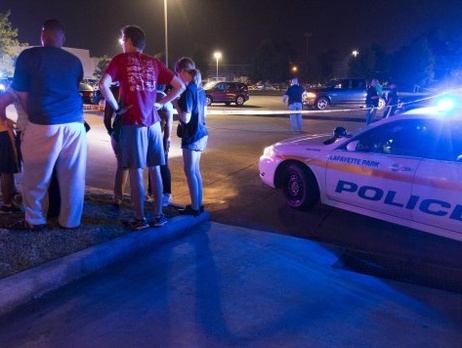 В Америке из-за стрельбы в кинотеатре убиты двое и ранены девять человек