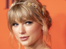 Свифт, Кларк, Кэмпбелл, Ларсон пришли на гала-вечер журнала Time. Фоторепортаж