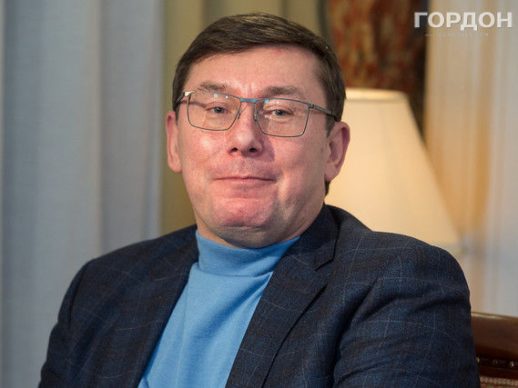 Луценко: Ждем приезда Януковича с нетерпением, конвоем и наручниками