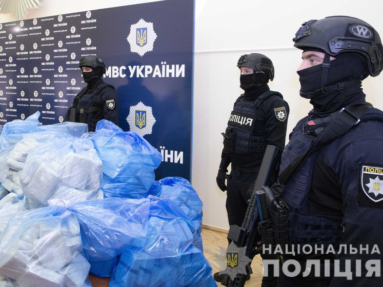 Уукраїнські правоохоронці затримали групу іноземних наркоторговців із 300 кг героїну. Відео