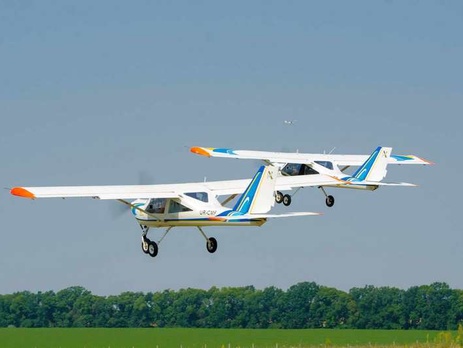 В Харькове курсанты-летчики учатся управлять легкомоторными самолетами. Фоторепортаж