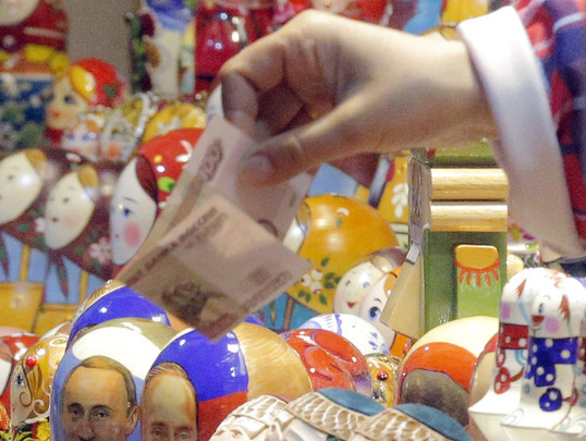 В России курс доллара впервые с марта превысил 60 руб./$