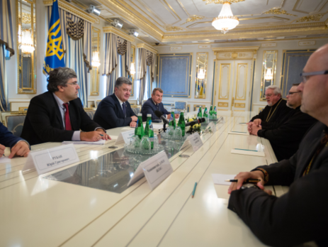 Порошенко: Единая поместная православная церковь поможет единению Украины