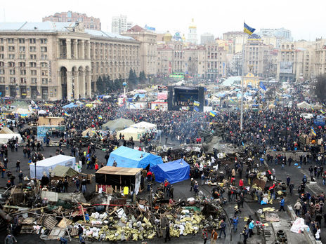 Стрельченко стверджує, що під час протестів на Майдані його люди охороняли бетонну барикаду в урядовому кварталі