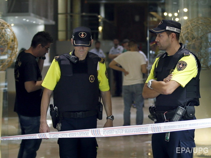 В Барселоне неизвестный возле отеля Silken ранил двух человек