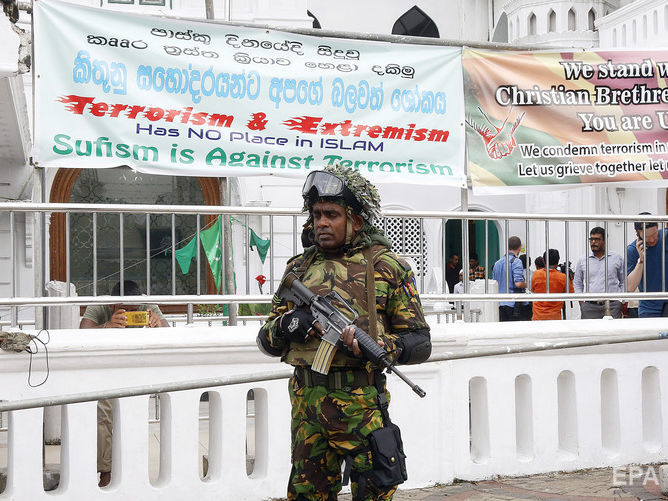 На месте спецоперации полиции Шри-Ланки по выявлению исламистов найдены тела 15 человек, шестеро из них – дети
