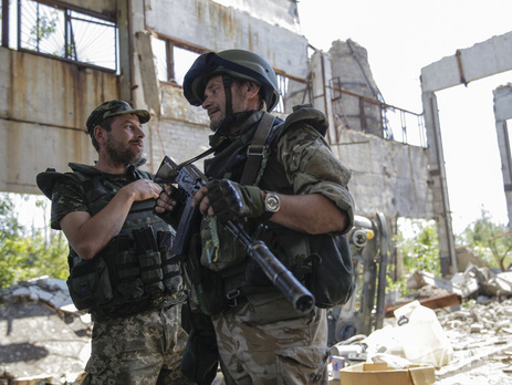 Правительство повысило на 50% зарплату бюджетникам на время их пребывания в зоне АТО