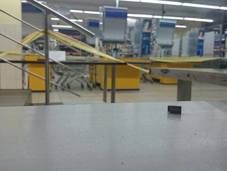 Харьковская журналистка: В супермаркете неизвестный ранил мужчину