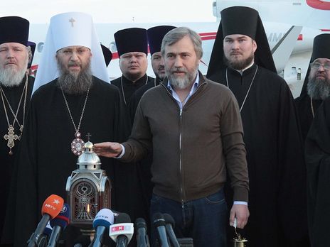 Новинский и делегация УПЦ МП привезли Благодатный огонь в Борисполь