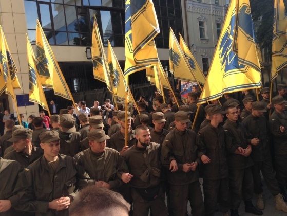 "Азов" заблокировал здание Фискальной службы в Киеве