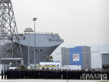 По данным СМИ, Франция вернет России аванс за "Мистрали" и возместит средства, потраченные на обучение экипажа вертолетоносцев