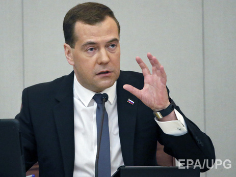 Медведев разрешил уничтожать санкционные продукты 