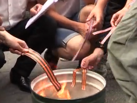 В Киеве под белорусским посольством требовали 