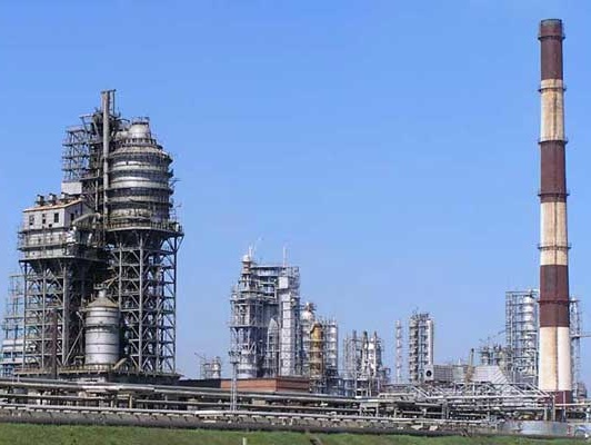 "Укрнафта" и Кременчугский нефтеперерабатывающий завод заявили об угрозе остановки из-за срыва поставок сырья "Укртранснафтою"