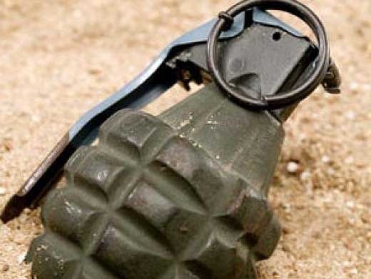В Черкассах мужчина бросил гранату во двор частного жилого дома